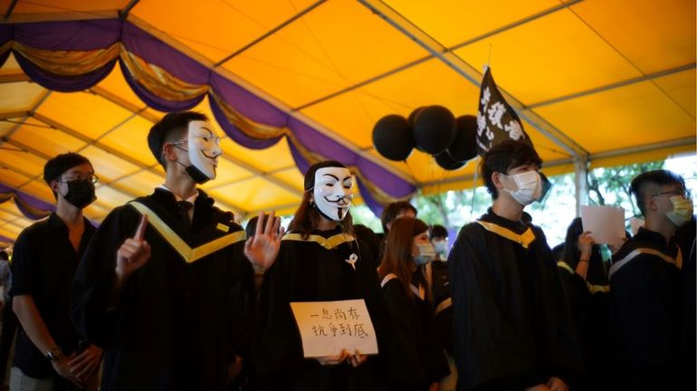 Hong Kong : des étudiants défient la loi sur la sécurité nationale imposée par Pékin
