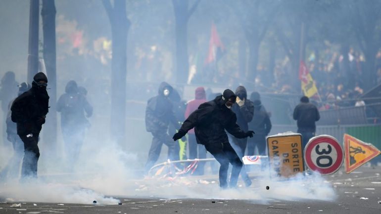 Violents heurts à Paris lors de la manifestation du 1er mai: mais qui sont les "Black blocs"?