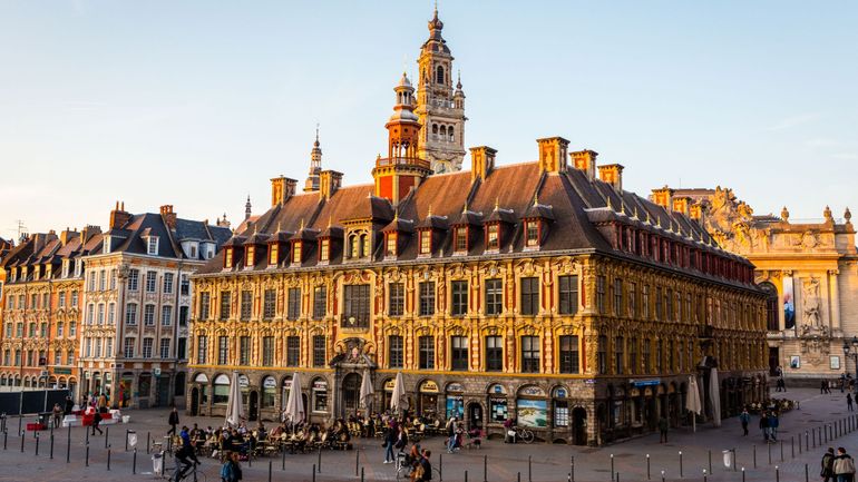 Mesures sanitaires : comment ça se passe à Lille et à Maastricht ?