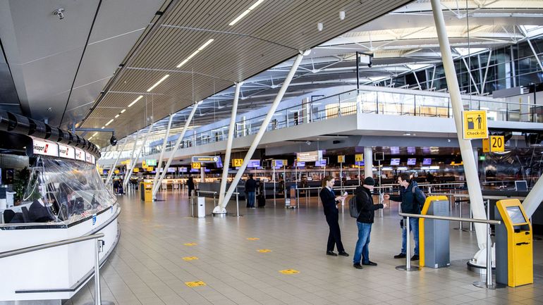Pays-Bas : un des trafiquants de drogue les plus recherchés arrêté à l'aéroport de Schiphol