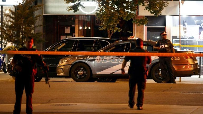 Fusillade à Toronto: deux morts, dont le tireur, et 13 blessés