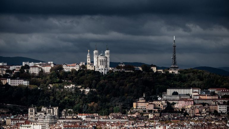 Un prêtre orthodoxe blessé par balle à Lyon, l'auteur est en fuite