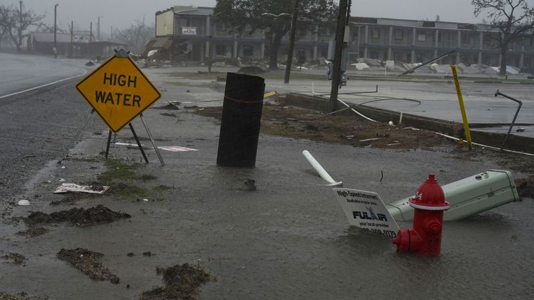 Intempéries aux USA : après le passage de l'ouragan Delta, les Etats-Unis évaluent les dégâts