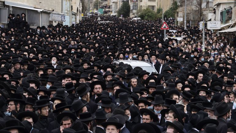 Coronavirus en Israël: une foule d'ultra-orthodoxes aux obsèques d'un rabbin, sans respect des mesures