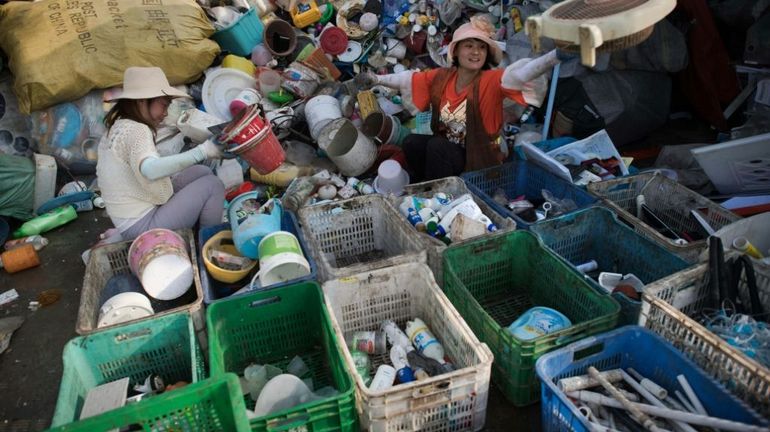 Sacs, gobelets: la Chine s'attaque aux plastiques à usage unique