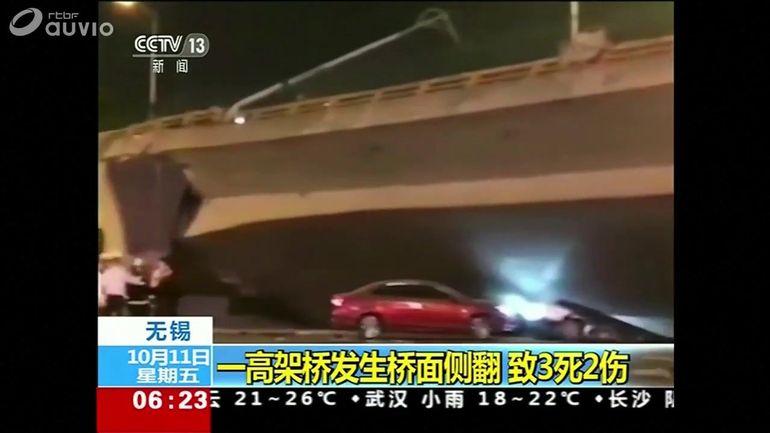 Trois morts dans l'effondrement spectaculaire d'un pont en Chine (vidéo)