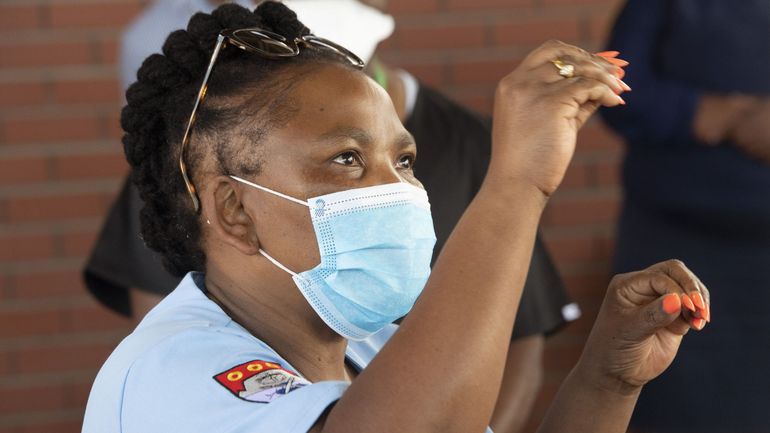 Coronavirus : le variant sud-africain n'est pas plus mortel mais deux fois plus contagieux