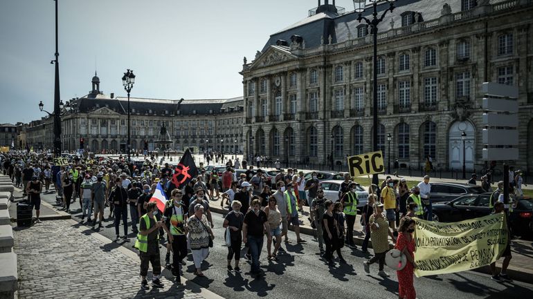 Vitrines barricadées, Jean-Marie Bigard chahuté& un millier de gilets jaunes rassemblés à Paris