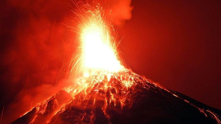 Eruption volcanique au Guatemala: le Volcan de feu sous haute surveillance