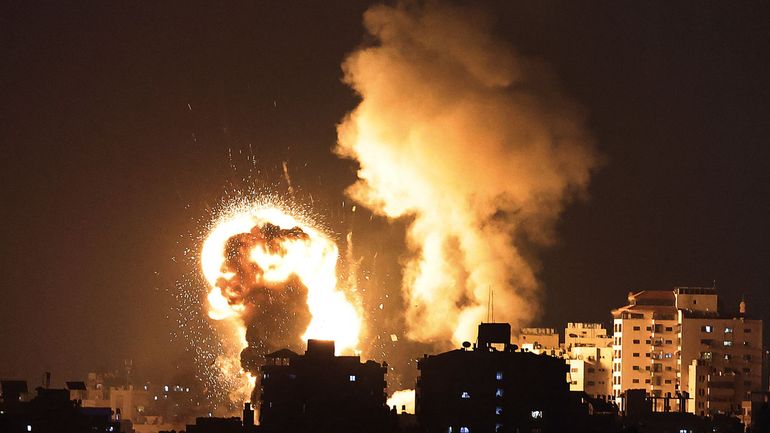 Frappes meurtrières après des tirs de roquettes, nuit de tensions à Jérusalem
