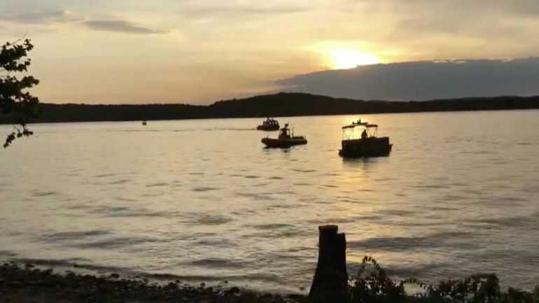 Etats-Unis: 17 morts, dont 9 d'une même famille, dans un naufrage sur un lac du Missouri