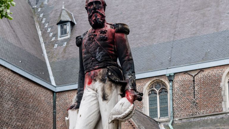 Une statue de Léopold II retirée à Anvers afin d'être restaurée après dégradation