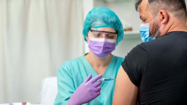 Vaccin contre le coronavirus : comment devient-on cobaye pour la recherche ?