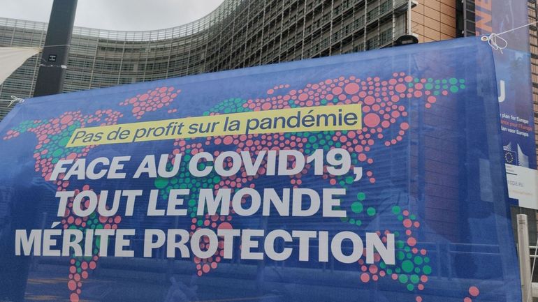 Les eurodéputés appellent l'UE à soutenir la levée des brevets des vaccins contre le covid-19