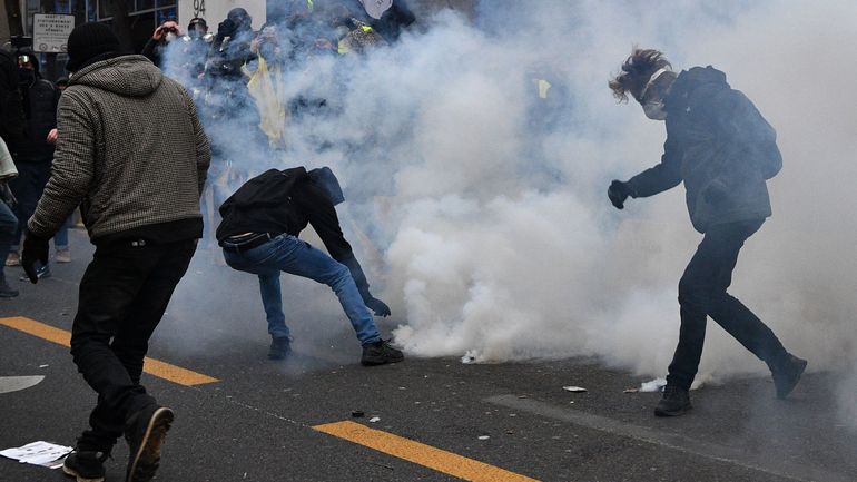 France : tensions à Paris lors de la marche contre le projet de loi sur la sécurité globale