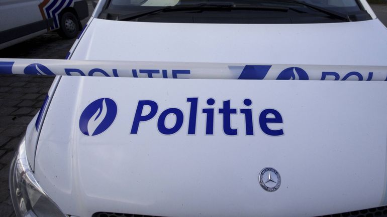 Coronavirus en Belgique: la police interrompt une fête familiale de Noël réunissant 27 personnes à Eeklo en Flandre orientale