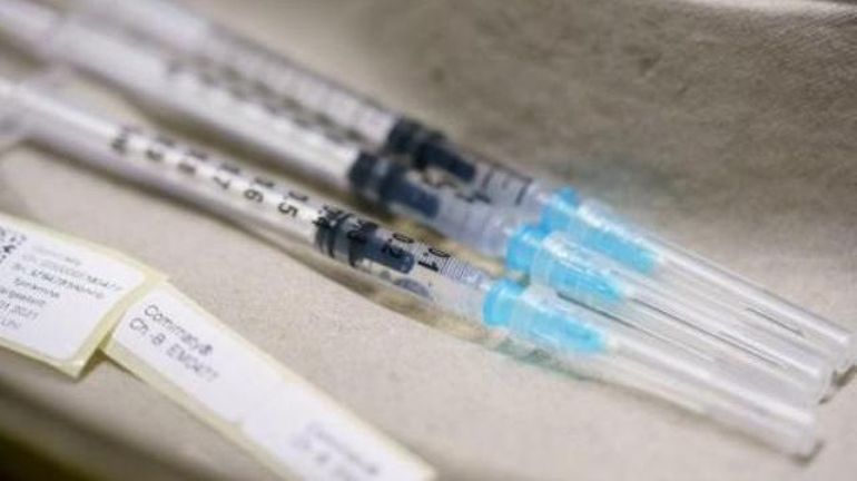 Vaccins contre le coronavirus: le contrat entre l'UE et BioNTech-Pfizer sera lui aussi consultable par les eurodéputés