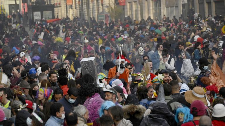 6500 personnes participent à un carnaval à Marseille : 