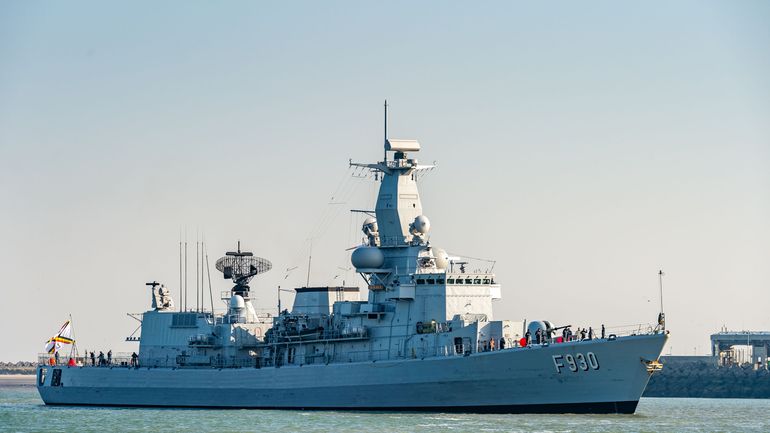 La frégate Léopold 1 a escorté un sous-marin russe au large de la Côte