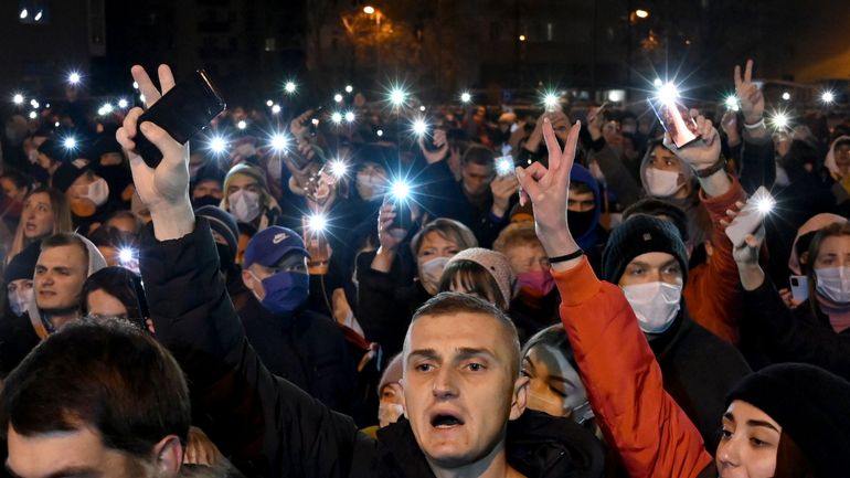 En Biélorussie, des milliers de manifestants après la mort d'un protestataire arrêté par la police