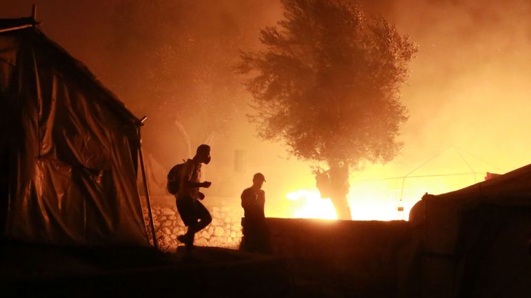 Le camp de migrants de Moria à Lesbos partiellement évacué suite à un important incendie