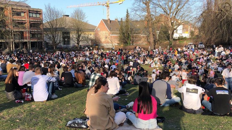 Coronavirus : le bourgmestre de Louvain fait évacuer un parc en raison de l'affluence
