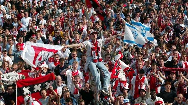 Comment expliquer ces chants antisémites et drapeaux israéliens dans les stades de football aux Pays-Bas