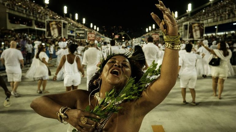 Brésil: Rio fête le carnaval pour oublier la violence et la crise