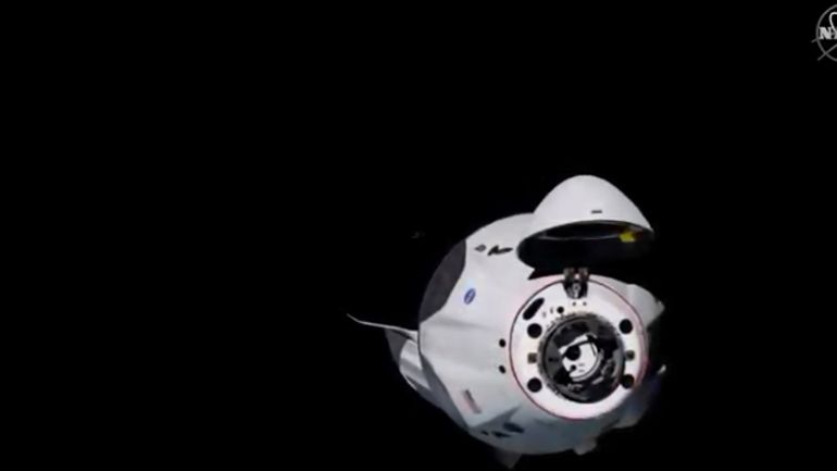 La capsule Crew Dragon s'arrime à l'ISS (direct vidéo)