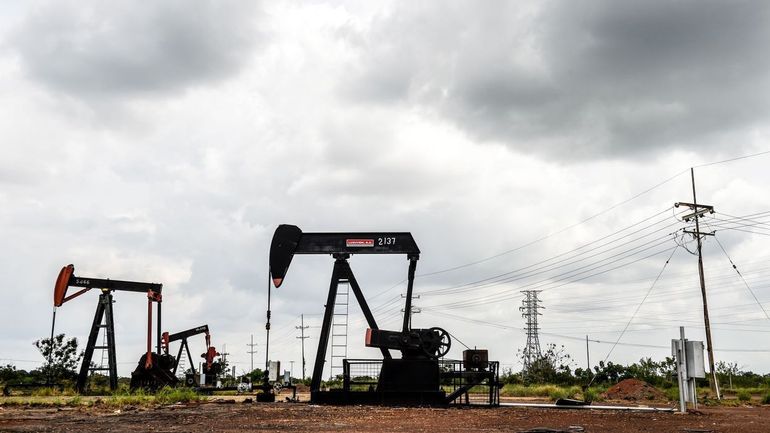 Le pétrole tombe au plus bas en 4 ans après une nouvelle dégringolade