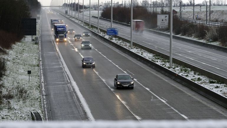 En raison des conditions météorologiques, les autorités demandent une vigilance renforcée sur les routes de Wallonie