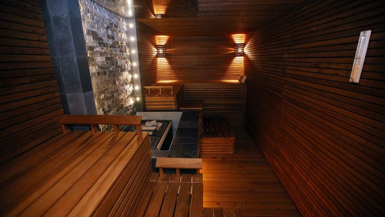 Coronavirus: les saunas privés peuvent rester ouverts, au contraire des bains publics