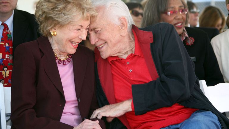 Anne Douglas, veuve de Kirk, est décédée à l'âge de 102 ans
