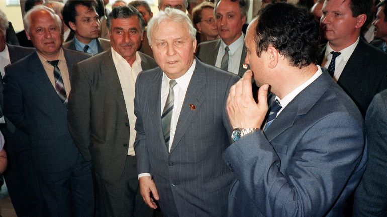 Décès d'Egor Ligatchev, cerveau de la campagne anti-alcool, bras droit puis critique de Mikhaïl Gorbatchev