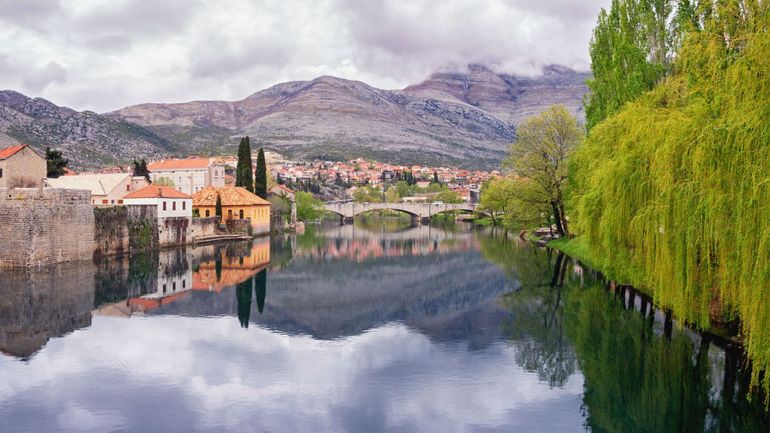 Bosnie-Herzégovine: les Serbes de Bosnie menacent d'une sécession et bloquent les institutions fédérales