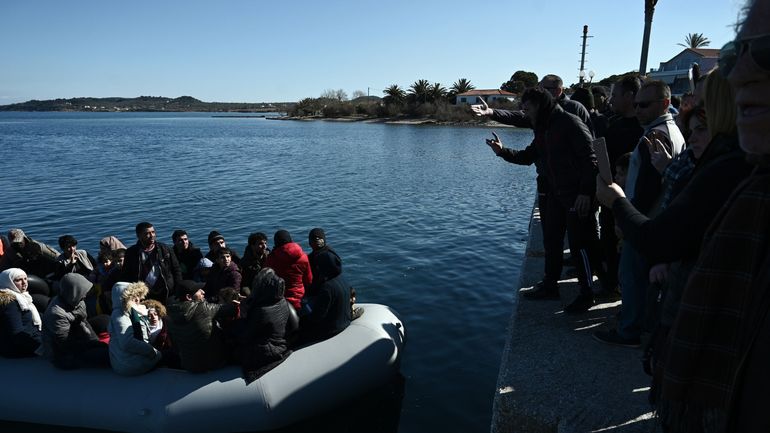Grèce : à Lesbos, des migrants accostent dans les insultes et les cris (vidéos)
