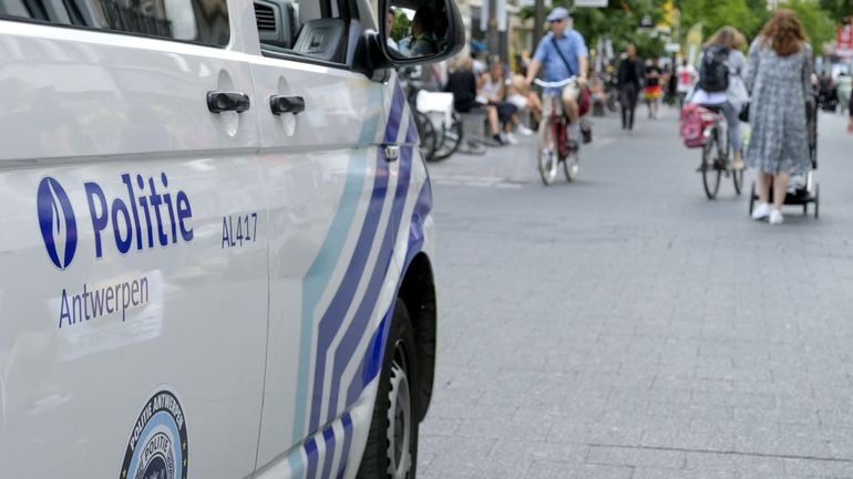 Violences à Anvers: opération de recherche lancée par la police après la découverte d'une grenade à Deurne