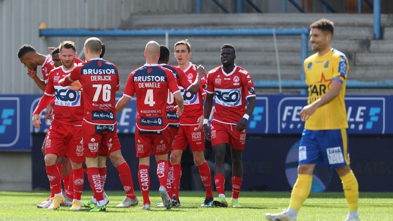 Fin de match pyrotechnique à Waasland-Beveren, battu par Courtrai et plus que jamais dos au mur