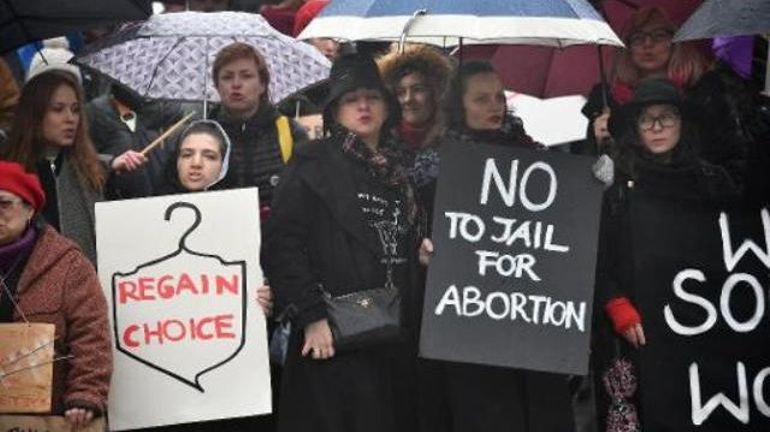 Dépénalisation de l'avortement : trente ans après sa dépénalisation partielle, l'avortement reste un sujet tabou
