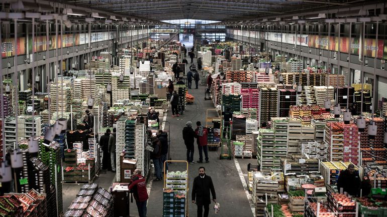 Coronavirus en France: un bâtiment du marché de Rungis va accueillir les défunts