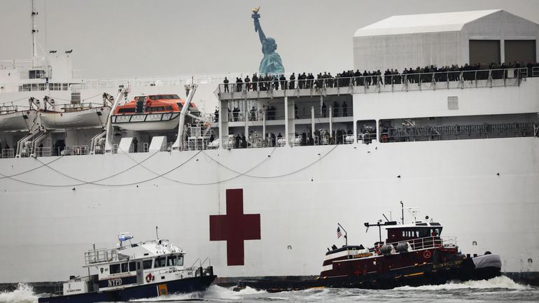 Coronavirus aux USA : le navire-hôpital militaire à New York est presque vide, 