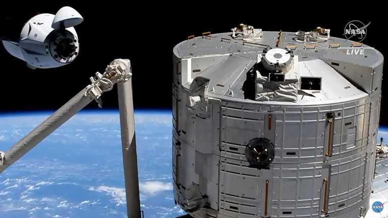 La capsule de SpaceX, avec Thomas Pesquet à bord, s'est amarrée à la Station spatiale internationale