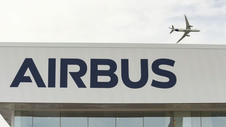 Airbus livre le premier avion ravitailleur A330 MRTT