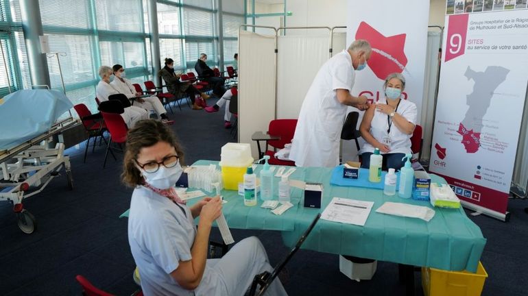 Coronavirus : huit nouveaux départements français avancent leur couvre-feu à 18h00 ce dimanche