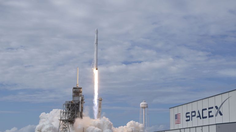 SpaceX s'apprête à lancer deux prototypes de satellites internet