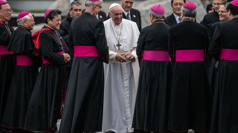 Le pape François ne souhaite pas ouvrir la voie au mariage des prêtres, ni à l'ordination de femmes