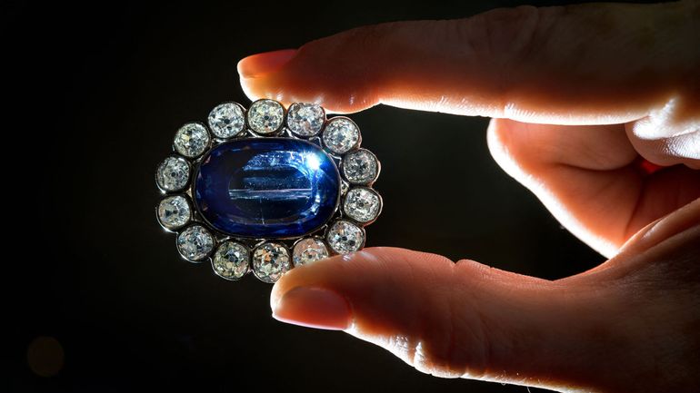 Des bijoux de la fille adoptive de Napoléon s'envolent aux enchères pour 1,4 million d'euros