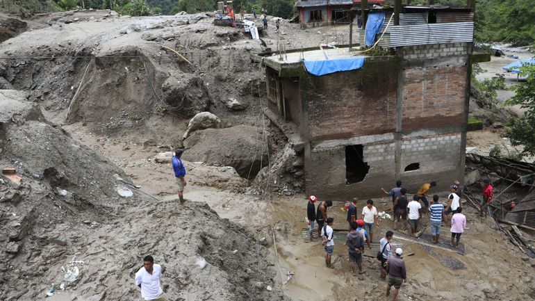 Népal : inondations et glissements de terrain provoquent la mort de plus de 60 personnes