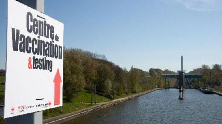 La Wallonie relance la vaccination des plus de 65 ans: un numéro gratuit à appeler