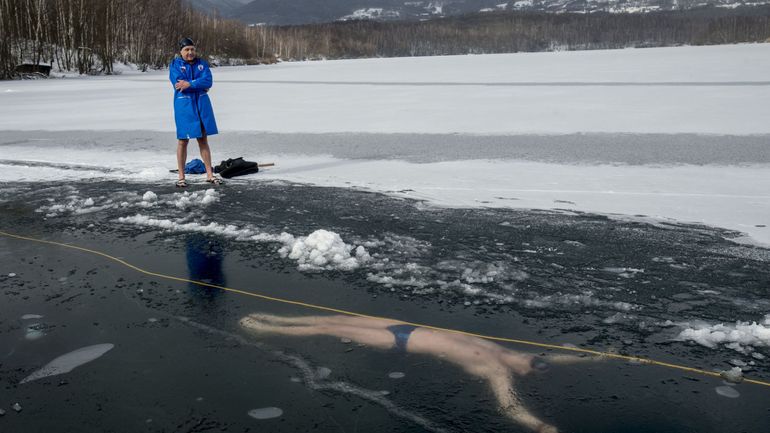 Un apnéiste tchèque veut battre le record du monde de nage sous la glace